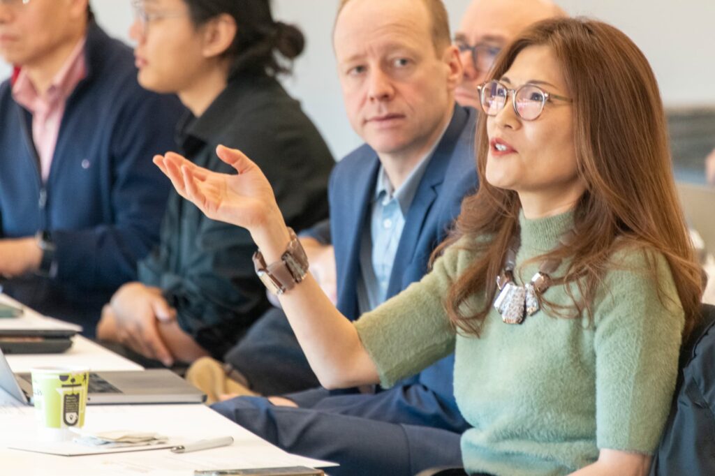 An attendee poses a question to the lecturer.