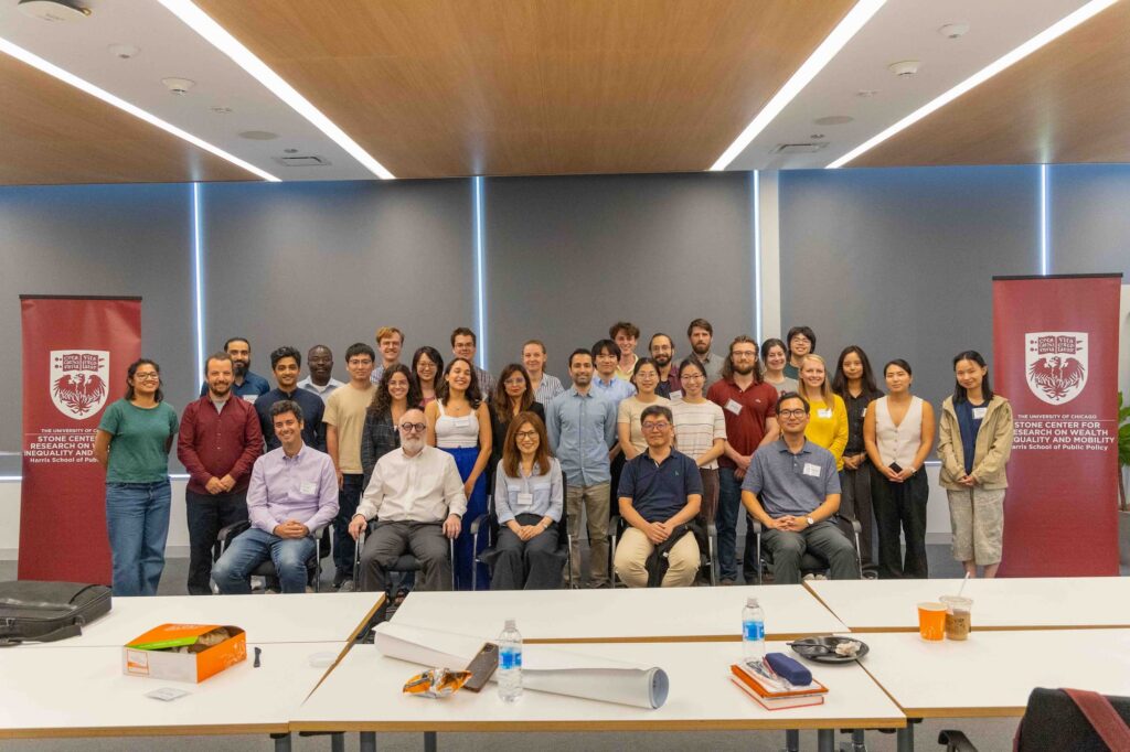 A group photo of the attendees and the speakers at the end of the session.